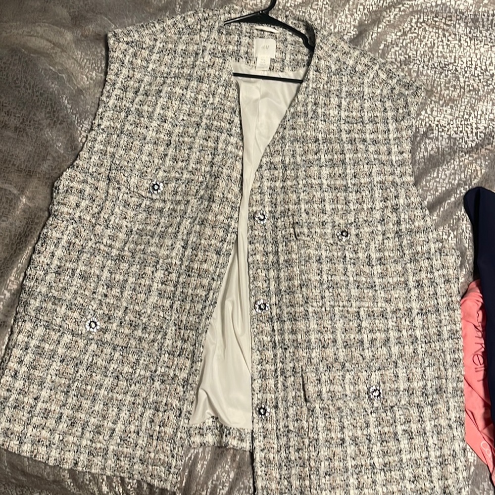 H&M vest - Picture 3 of 6
